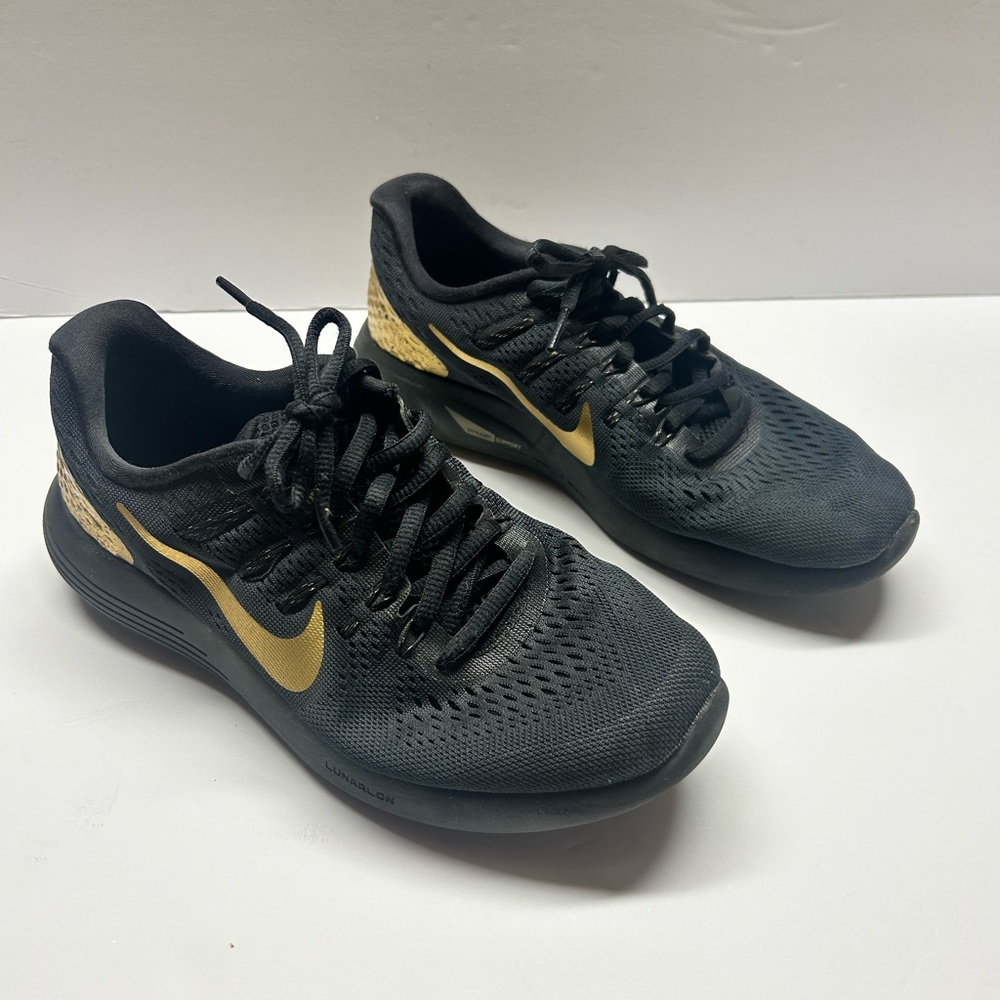 Nike women’s running shoes gym shoes 7.5